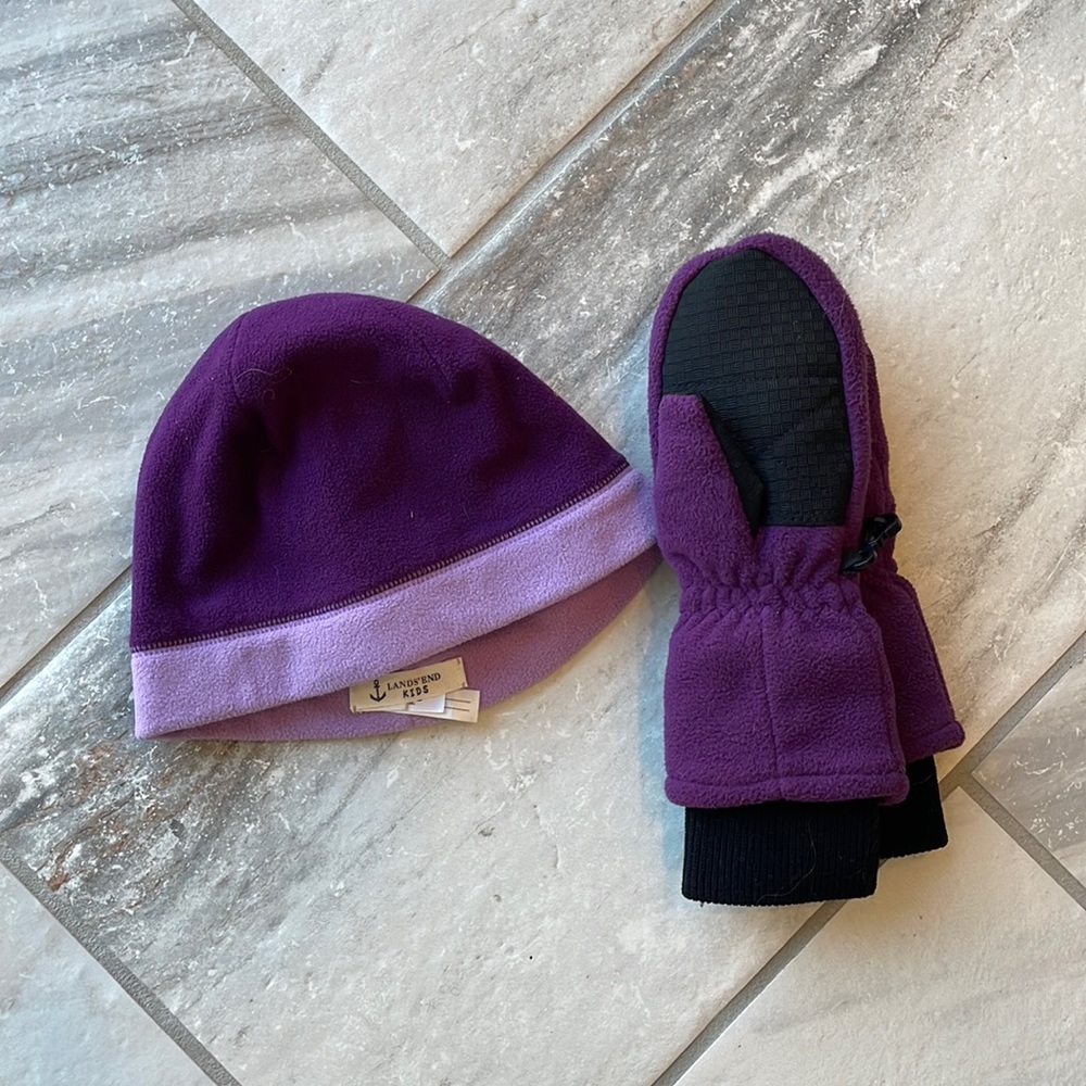 Lands End kids hat and matching mittens.  So very warm
